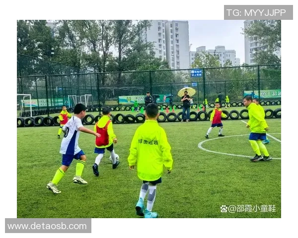 足球痴心怪的热爱与执着探索足球世界的无限魅力与感动