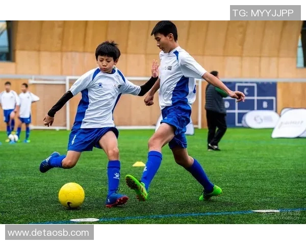 足球英语报：深入解析全球足球动态与语言文化的完美结合