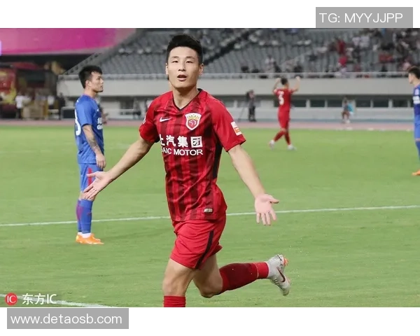 陈世龙足球:从青涩少年到职业球员的成长之路与奋斗历程